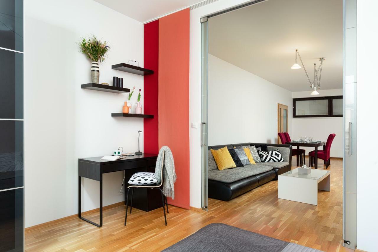 Prague Days - Family 2Bdr Apt - Garage Parking - Balcony Екстериор снимка